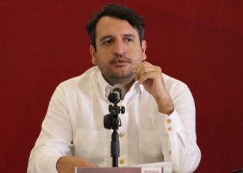 EU retira visa a Andy López Beltrán; acusa que la medida es “politiquería” y Sheinbaum denuncia injerencia