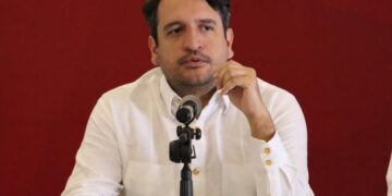 EU retira visa a Andy López Beltrán; acusa que la medida es “politiquería” y Sheinbaum denuncia injerencia