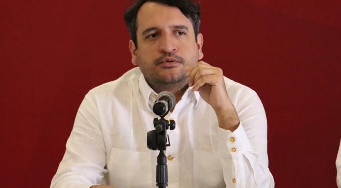 EU retira visa a Andy López Beltrán; acusa que la medida es “politiquería” y Sheinbaum denuncia injerencia