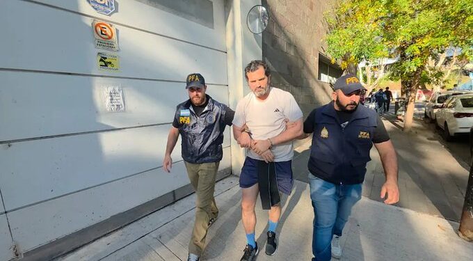 Fernando Farías seguirá detenido en Argentina hasta que se resuelva su extradición a México