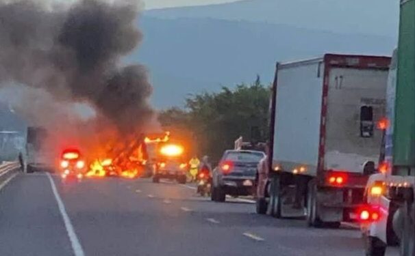 Michoacán se moviliza tras operativo federal: reportan bloqueos y vehículos incendiados