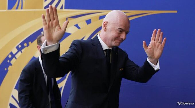 Rebelión contra Infantino: aficionados exigen su renuncia y mayor transparencia en la FIFA