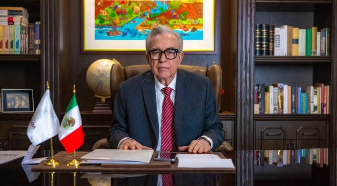 Rocha Moya vuelve a la gubernatura de Sinaloa en medio de críticas y presión internacional