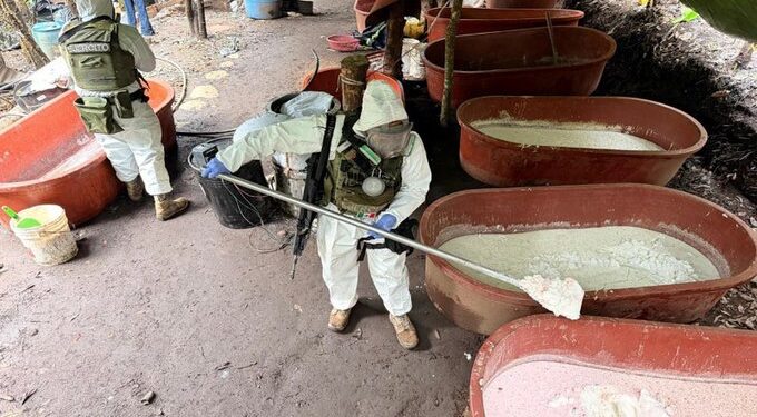 Aseguran más de 3 toneladas de sustancias en posible laboratorio clandestino de Acámbaro