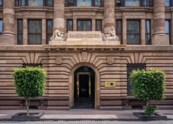 Banxico mantiene la tasa de interés en 6.5% ante riesgos inflacionarios y mayor incertidumbre económica