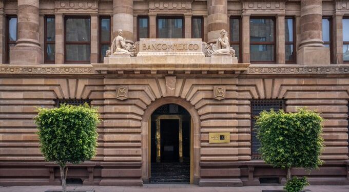 Banxico mantiene la tasa de interés en 6.5% ante riesgos inflacionarios y mayor incertidumbre económica