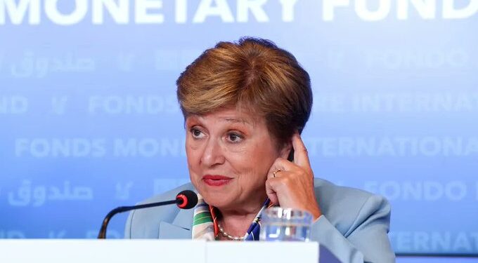 FMI alerta por deuda e inflación pese a resistencia de la economía mundial