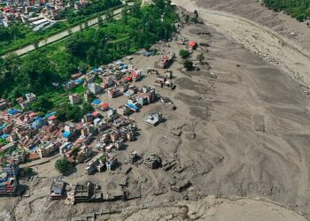 Nepal enfrenta devastadora riada; suman 392 muertos y mil 400 desaparecidos