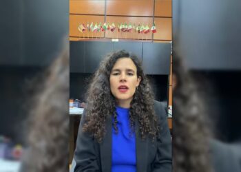 Luisa María Alcalde responde a críticas y niega haber creado lista contra periodistas