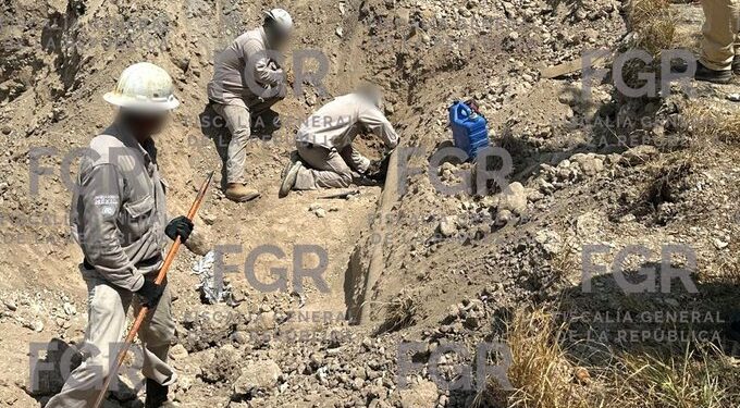 Autoridades descubren túneles conectados a ductos de Pemex y aseguran combustible