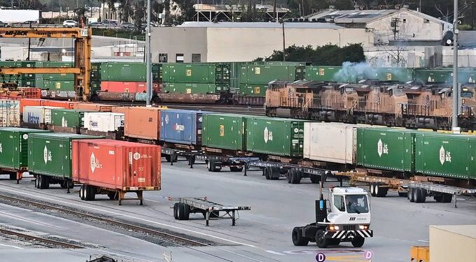 OMC advierte que la fragmentación comercial amenaza el crecimiento de la economía mundial