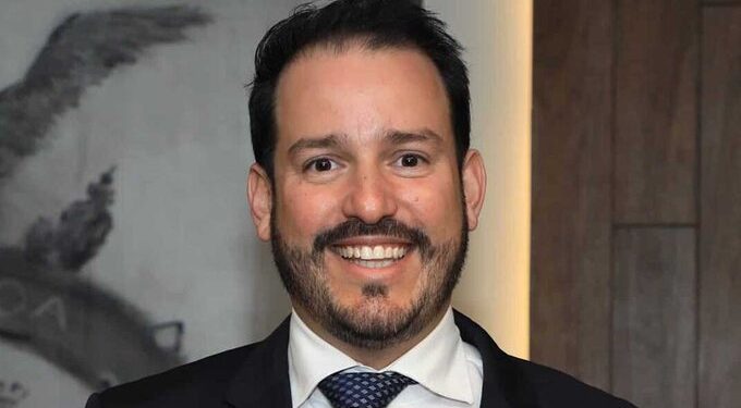 Exsecretario de Economía de Sinaloa lleva a tribunales bloqueo de sus cuentas