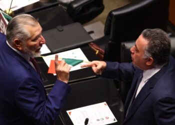 Enrique Inzunza deja la bancada morenista, pero mantiene respaldo y posiciones en el Senado