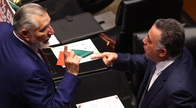 Enrique Inzunza deja la bancada morenista, pero mantiene respaldo y posiciones en el Senado