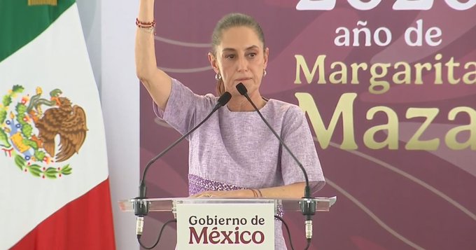 Manifestantes increpan a Sheinbaum durante presentación de avances de gobierno en Colima