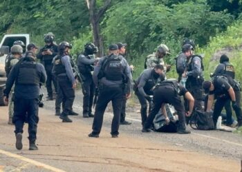 Agentes federales repelen ataque en Culiacán; aseguran armas, cartuchos y un vehículo