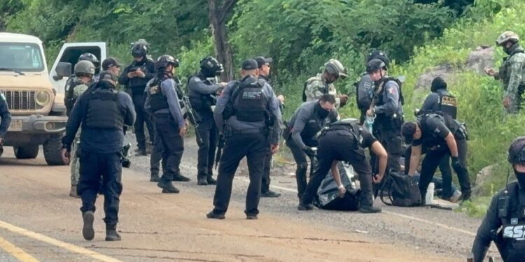 Agentes federales repelen ataque en Culiacán; aseguran armas, cartuchos y un vehículo