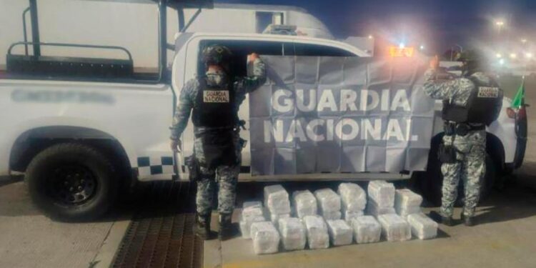 Doble fondo delata cargamento de cocaína en camión revisado en la Aduana de Tijuana