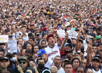 México registra 130.9 millones de habitantes; disminuyen fecundidad y analfabetismo