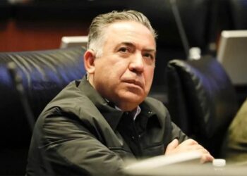 Abogados y ciudadanos piden desafuero de Enrique Inzunza y entregan más de 23 mil firmas