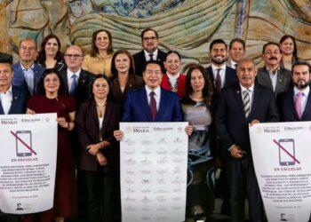 SEP acuerda nuevas reglas para el uso de celulares en las escuelas de México