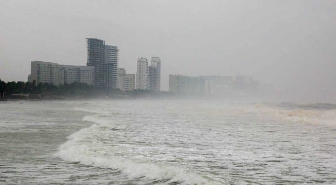 Huracán Polo se intensifica nuevamente y eleva riesgo de lluvias e inundaciones