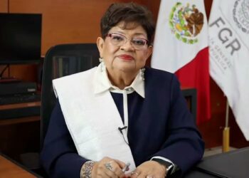 Armas, expedientes navales y documentos reservados: esto halló la FGR en bodega de Farías Laguna
