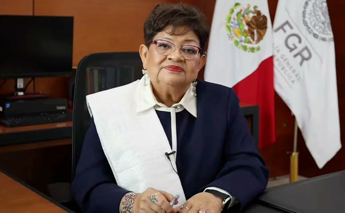 Armas, expedientes navales y documentos reservados: esto halló la FGR en bodega de Farías Laguna