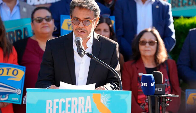 Eugenio Derbez denuncia intimidación contra latinos en EU y llama a defender el voto
