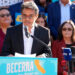 Eugenio Derbez denuncia intimidación contra latinos en EU y llama a defender el voto