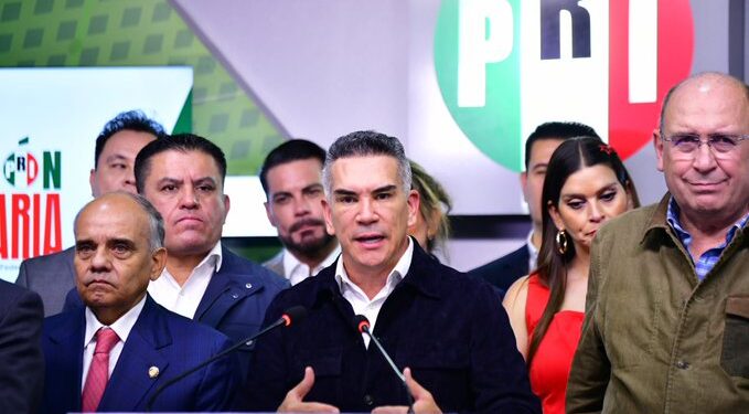 Alejandro Moreno anuncia negociaciones para construir una alianza opositora rumbo a 2027