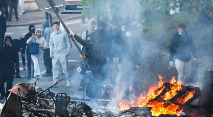 Protestas estudiantiles en Francia dejan 504 detenidos y 48 policías heridos