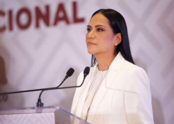 Morena responde a Felipe Calderón y cuestiona sus críticas sobre la democracia en México
