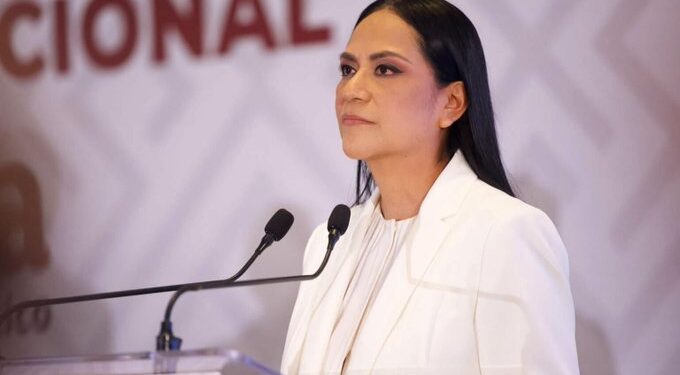 Morena responde a Felipe Calderón y cuestiona sus críticas sobre la democracia en México