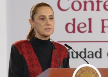Sheinbaum anuncia medidas para proteger a menores en internet y alerta por huracán Simón