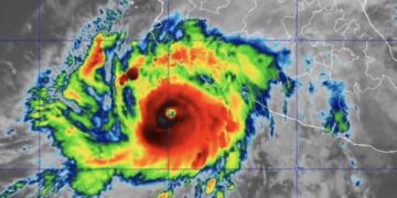 Huracán Simón y tormenta Rachel: alertan por lluvias intensas y oleaje elevado