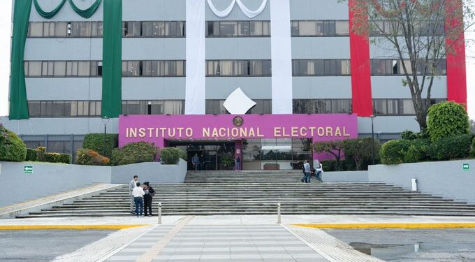 Evacúan sede del INE en CDMX por fuga de diésel; suspenden actividades presenciales