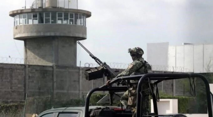 Enfrentamientos en penal de Mazatlán dejan 12 muertos; director será separado del cargo