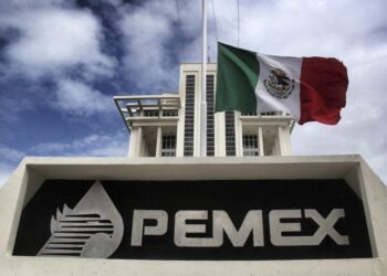 Pemex mejora sus resultados financieros y disminuye su deuda, pero sigue sin obtener ganancias