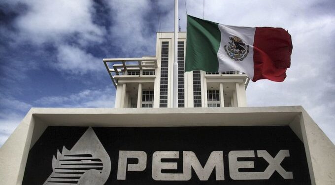 Pemex mejora sus resultados financieros y disminuye su deuda, pero sigue sin obtener ganancias