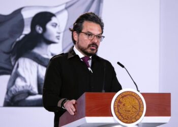 Sheinbaum descarta la salida de Zoé Robledo del IMSS y anuncia plan para mejorar el abasto de medicamentos