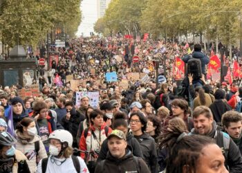 Francia vive protestas multitudinarias por la situación económica y educativa
