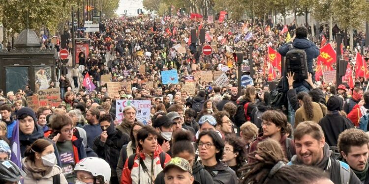 Francia vive protestas multitudinarias por la situación económica y educativa