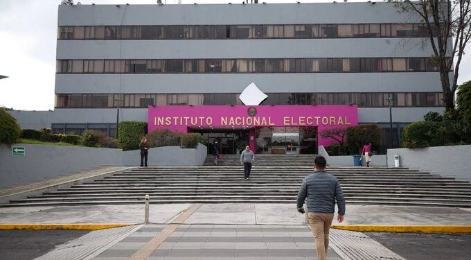 Crece la polémica en el INE por contratos millonarios y señalamientos contra el entorno de Taddei