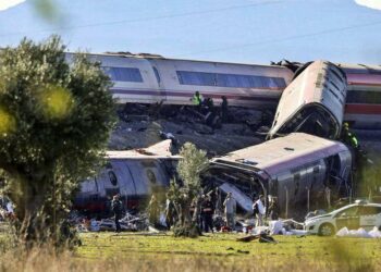 Tragedia ferroviaria en España: 68 muertos y una posible falla bajo investigación