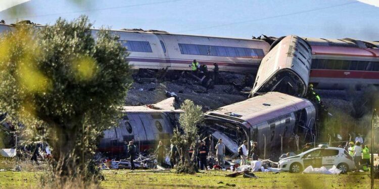Tragedia ferroviaria en España: 68 muertos y una posible falla bajo investigación