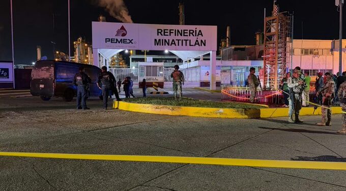 Ataque armado en refinería de Pemex en Minatitlán deja un muerto y un herido