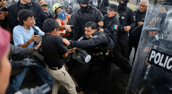 Sheinbaum pide a Lemus aclarar detenciones y uso de la fuerza en protesta por agua contaminada