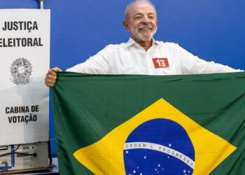 Lula se impone en Brasil y Flávio Bolsonaro anuncia que impugnará la elección