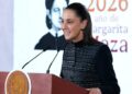Sheinbaum firma reforma sobre doble nacionalidad y responde por accidente en Nayarit